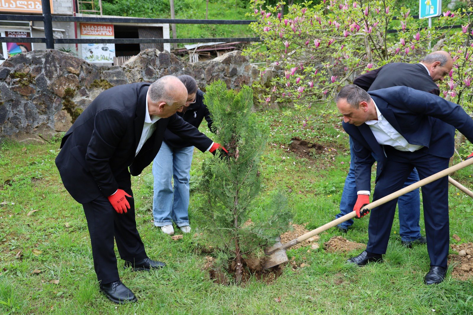 22 აპრილს დედამიწის დღე აღინიშნება